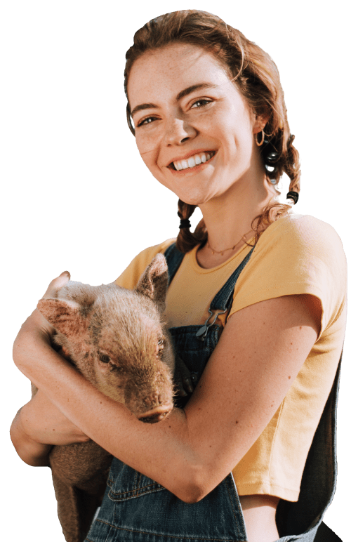 young-volunteer-with-piglet-sanctuary-soledad-mojave 1-min